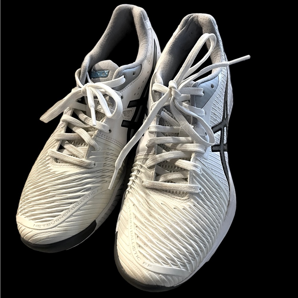 ASICS volleyball shoes ladies 8.5 worn a few times